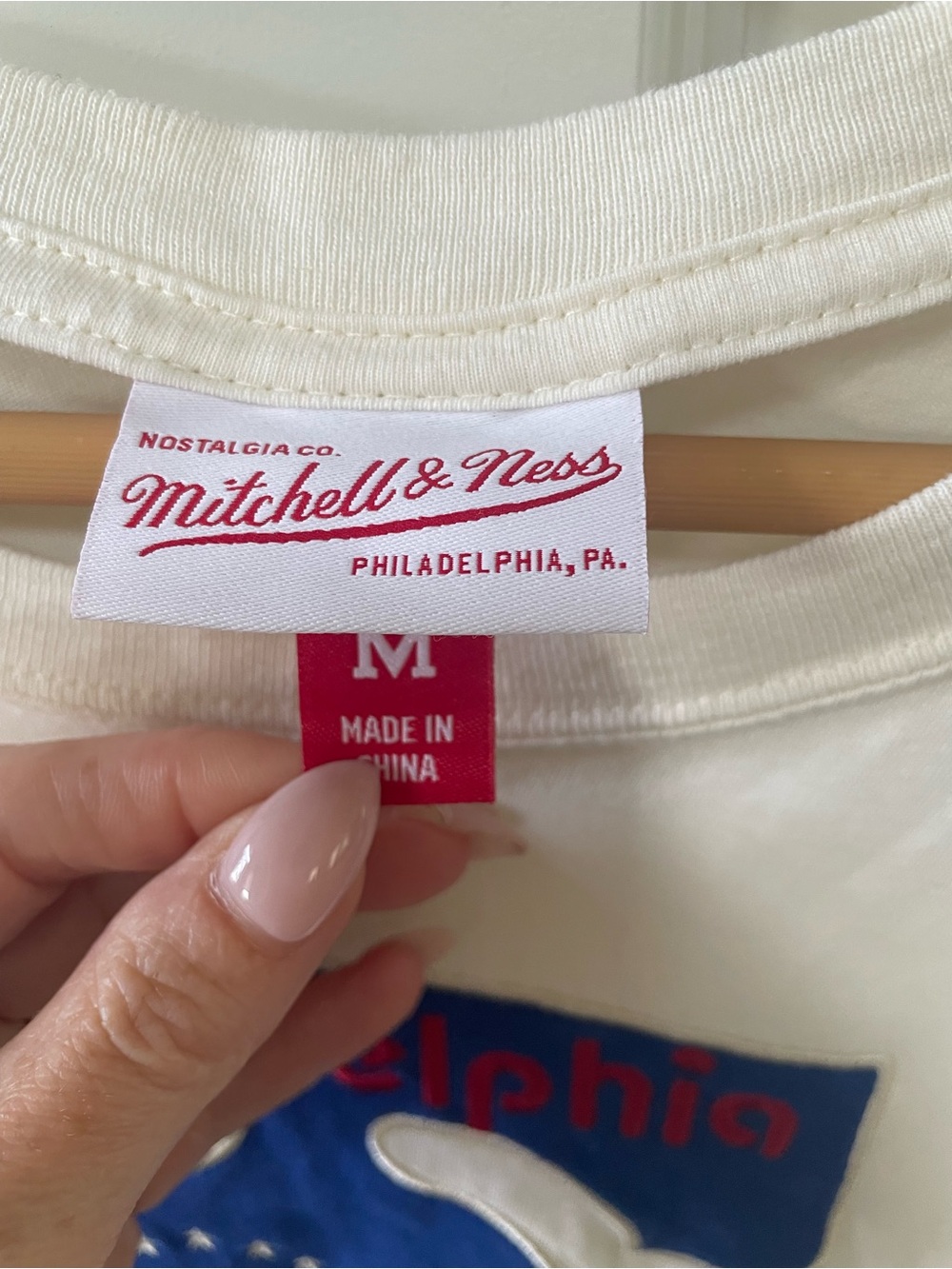 Philadelphia 76ers Mitchell & Ness Hardwood Classic Color Block T-Shirt, Medium - Picture 3 of 4